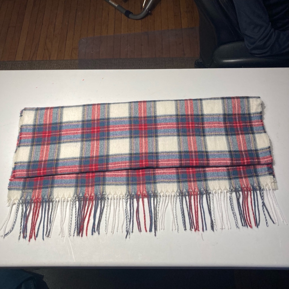 Eddie Bauer Scarf/ Shall/Throw / plaid White and Red